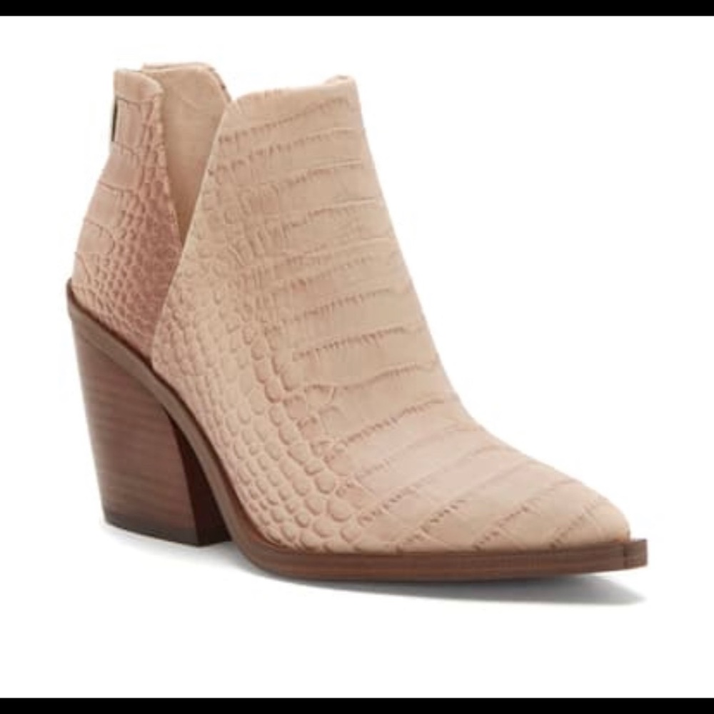 Size 7 Vince Camuto Gigietta Toasty crocodile Boot